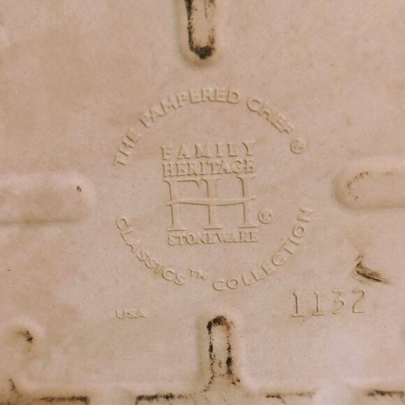 Pampered Chef 9" x 6" Stoneware Baking Pan, Family Heritage Classics Collection - Picture 3 of 4